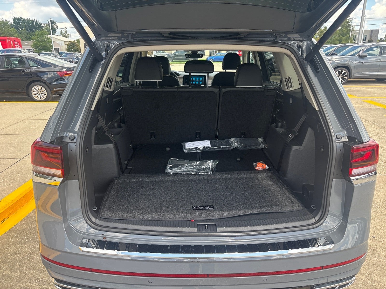 2026 Volkswagen Atlas 2.0T SEL Premium R-Line