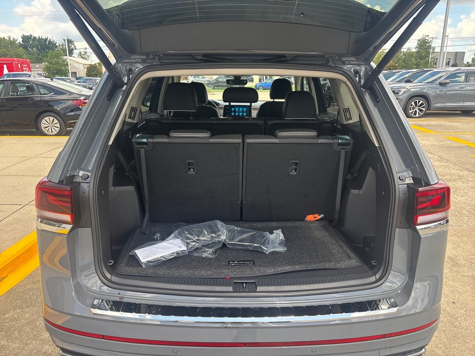 2026 Volkswagen Atlas 2.0T SEL Premium R-Line
