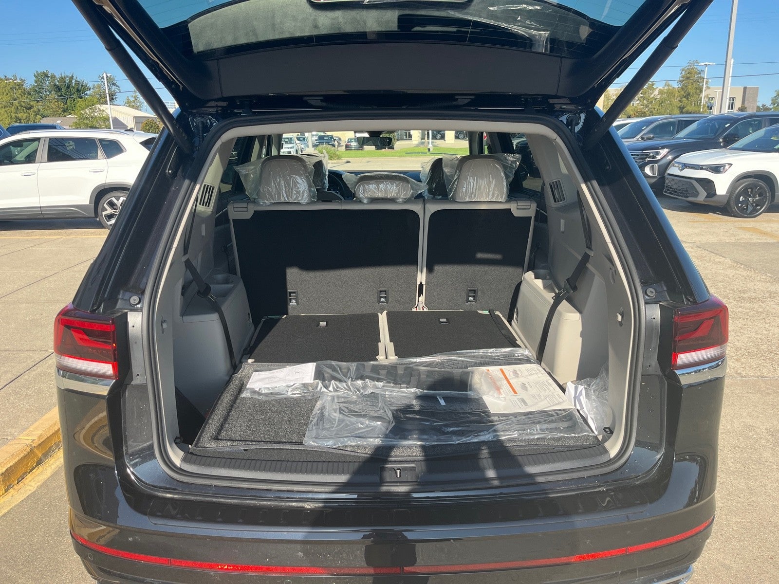 2026 Volkswagen Atlas 2.0T SEL Premium R-Line