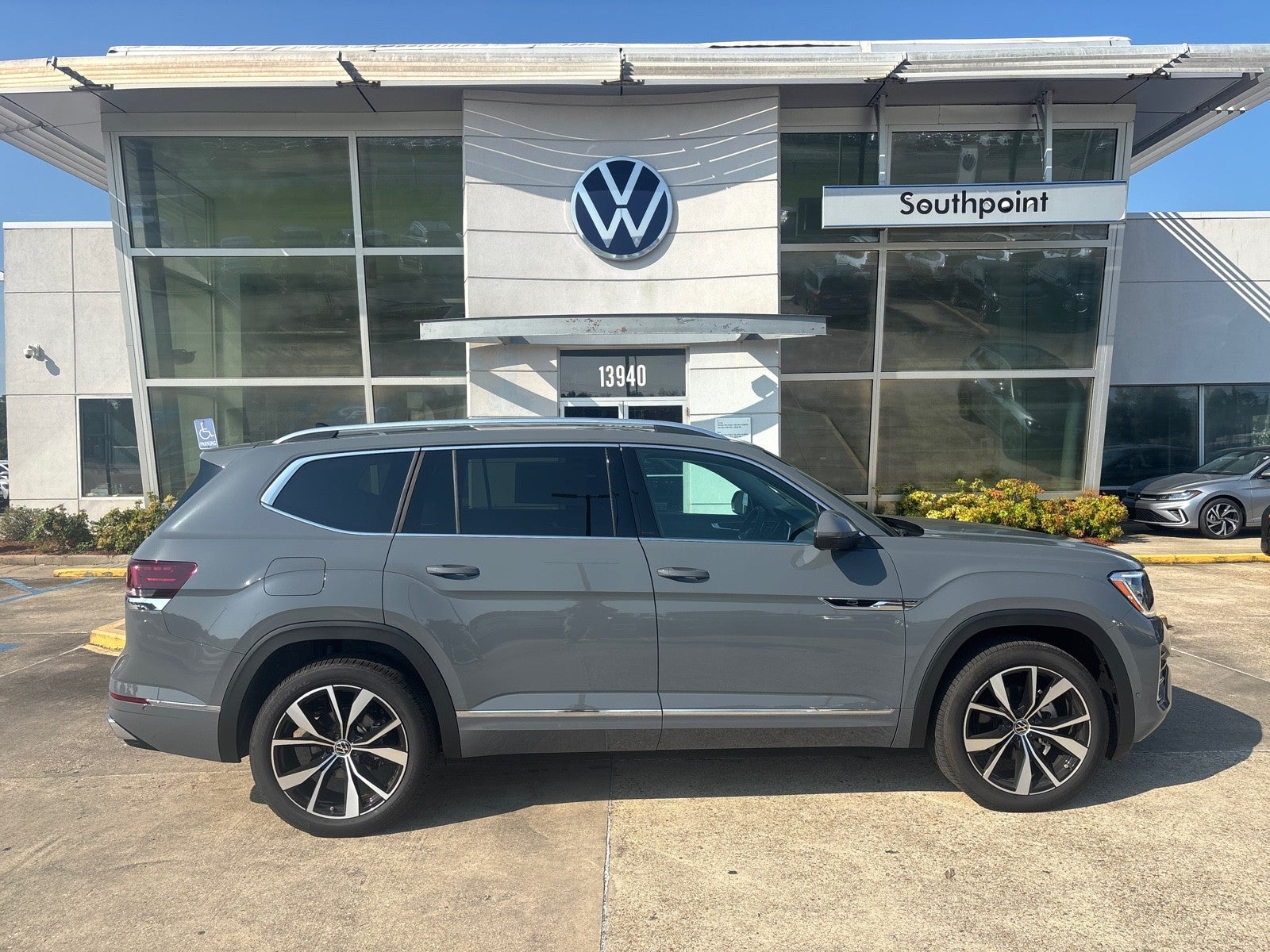 2026 Volkswagen Atlas 2.0T SEL Premium R-Line