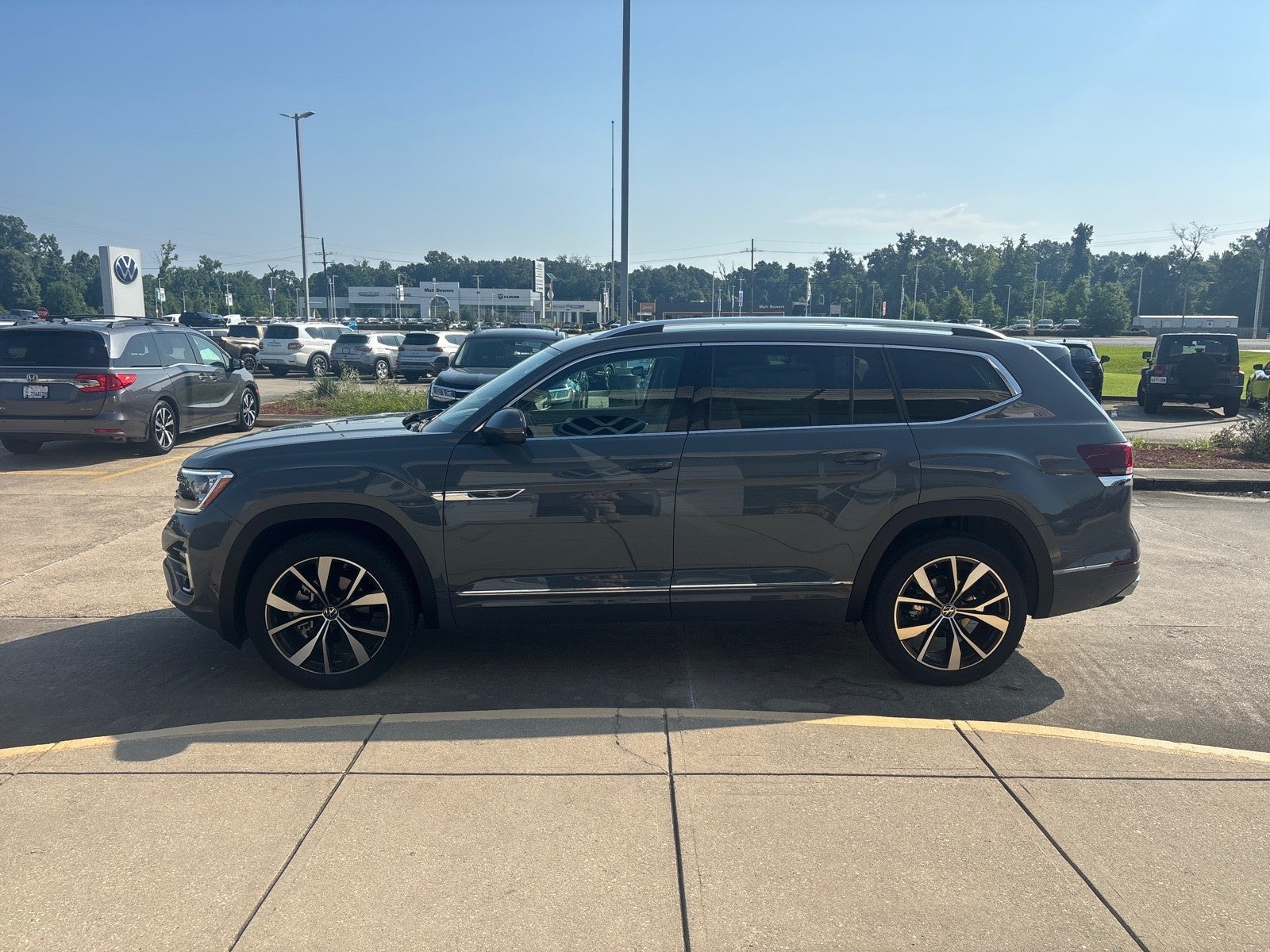 2026 Volkswagen Atlas 2.0T SEL Premium R-Line