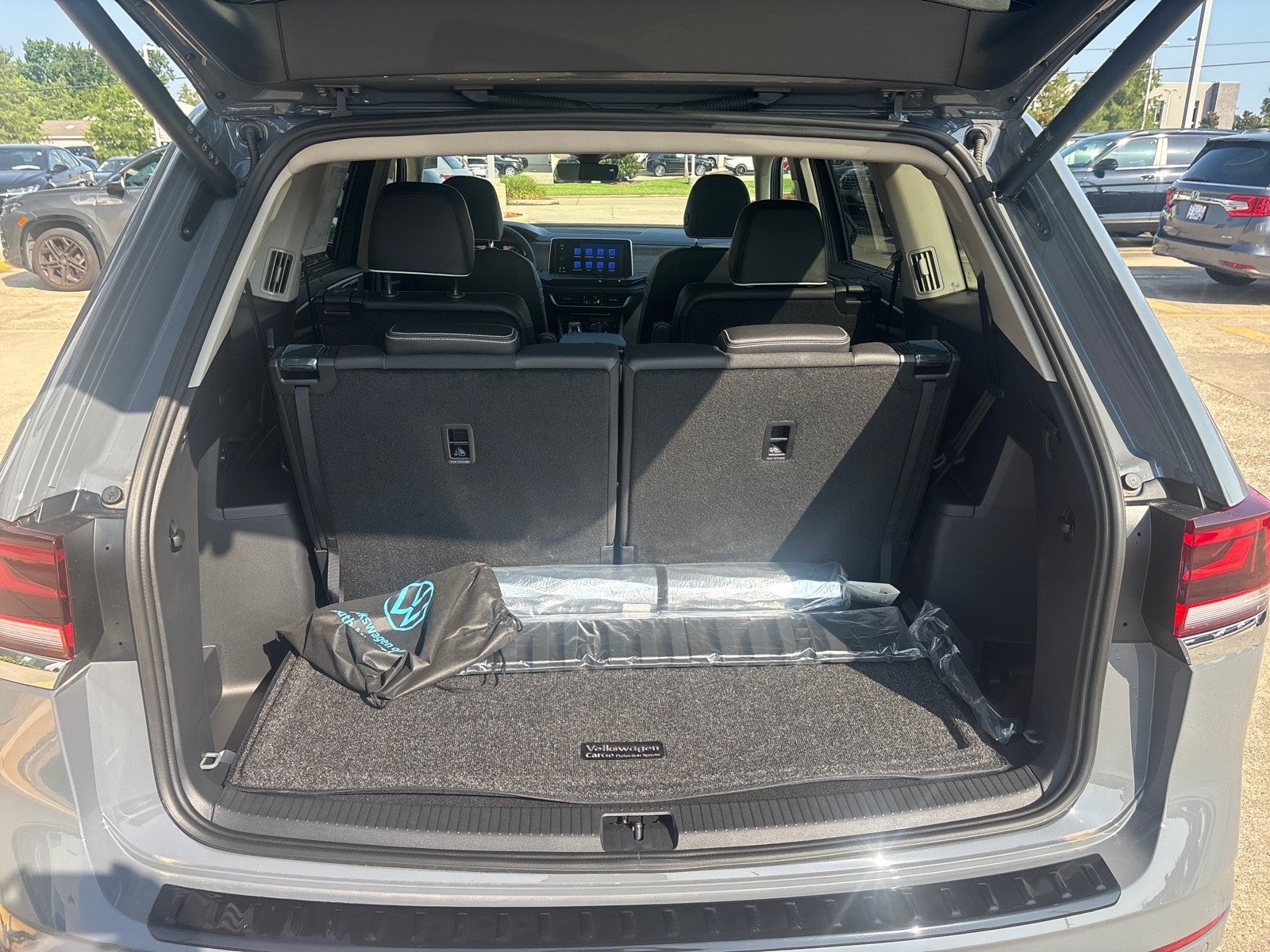 2026 Volkswagen Atlas 2.0T SEL Premium R-Line