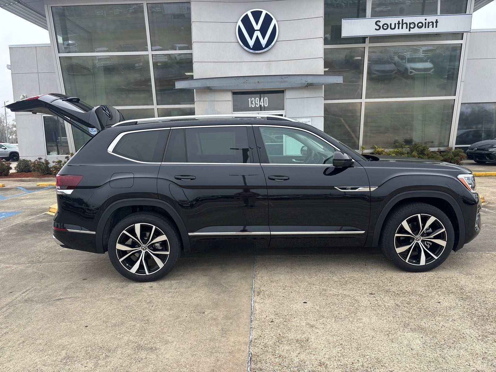 2026 Volkswagen Atlas 2.0T SEL Premium R-Line