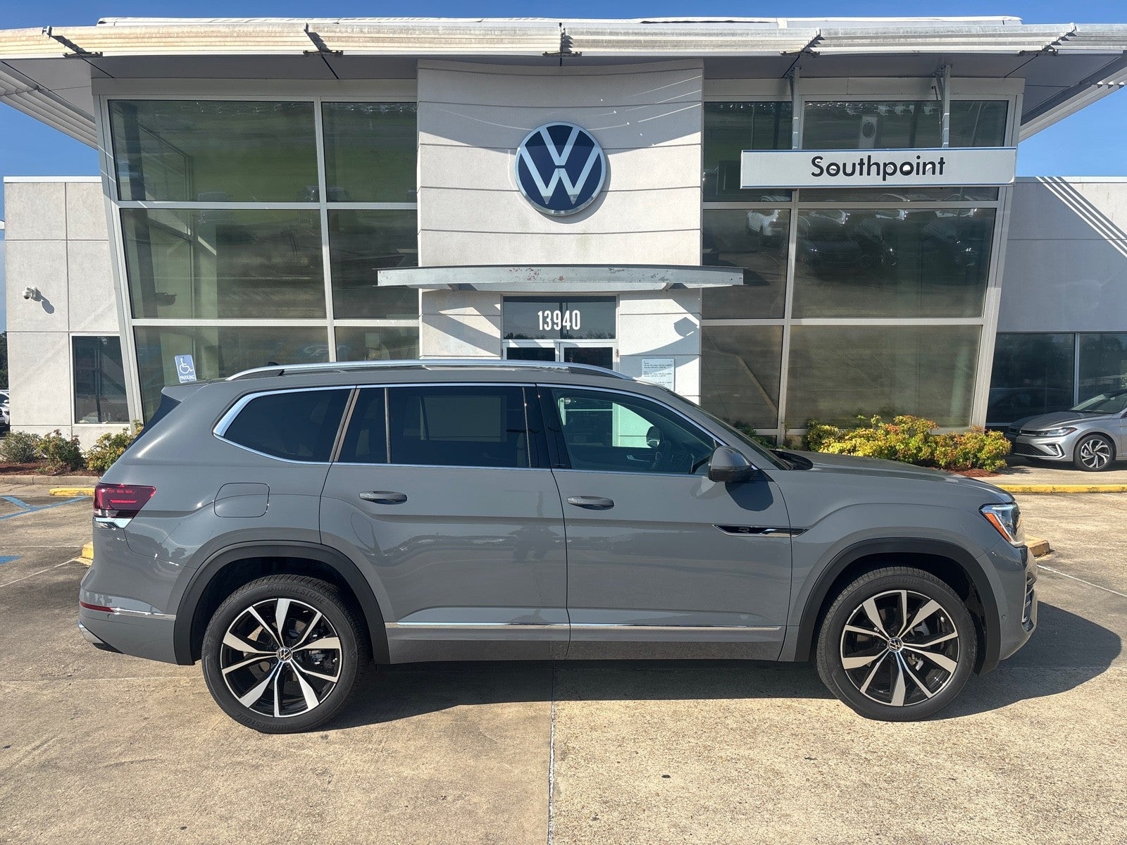 2026 Volkswagen Atlas 2.0T SEL Premium R-Line