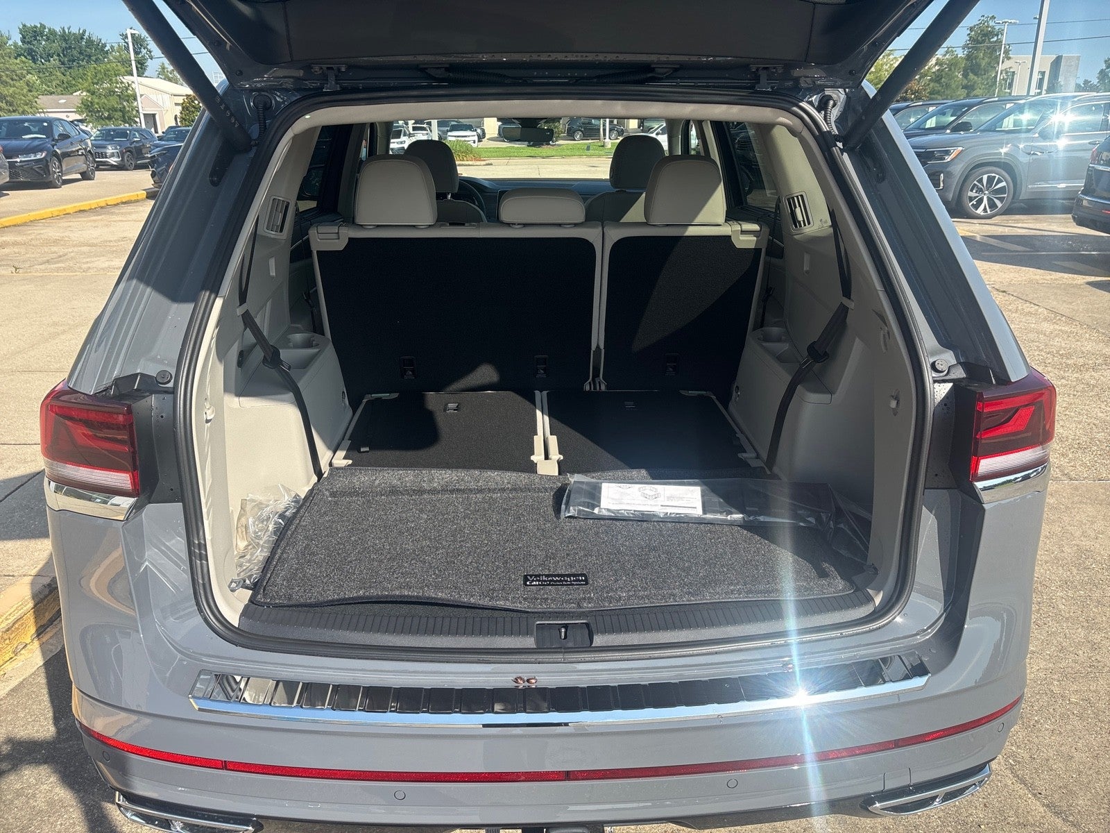 2026 Volkswagen Atlas 2.0T SEL Premium R-Line