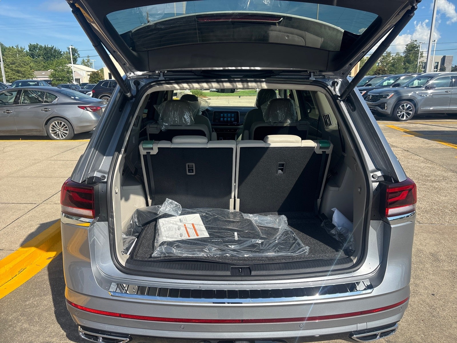 2026 Volkswagen Atlas 2.0T SEL Premium R-Line