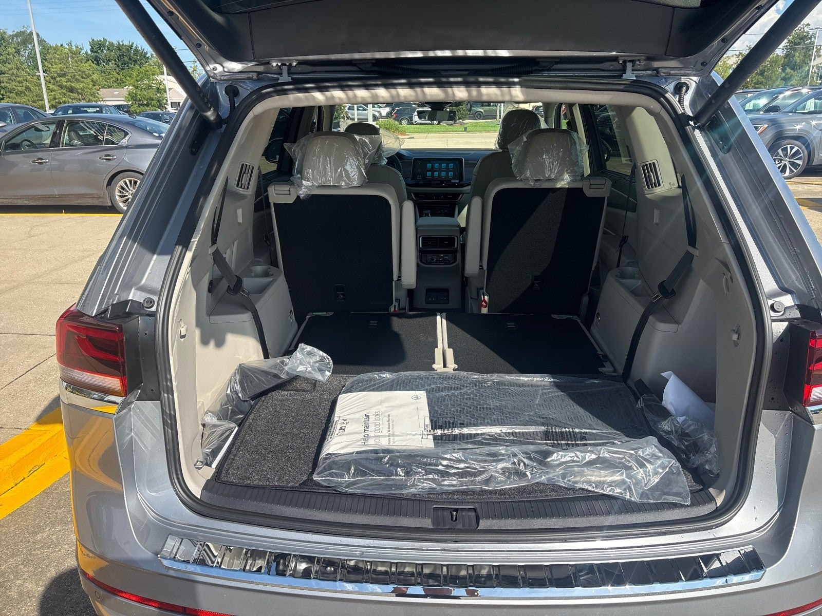 2026 Volkswagen Atlas 2.0T SEL Premium R-Line