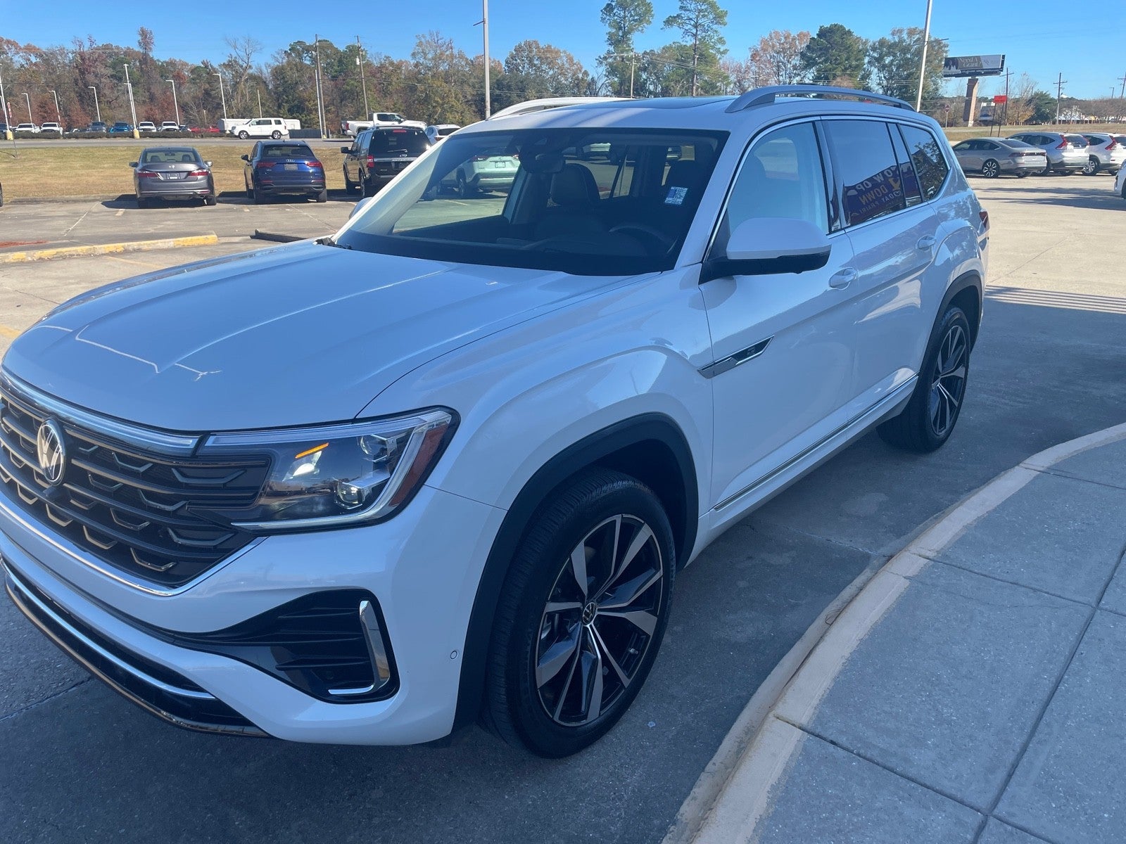 2025 Volkswagen Atlas 2.0T SEL Premium R-Line