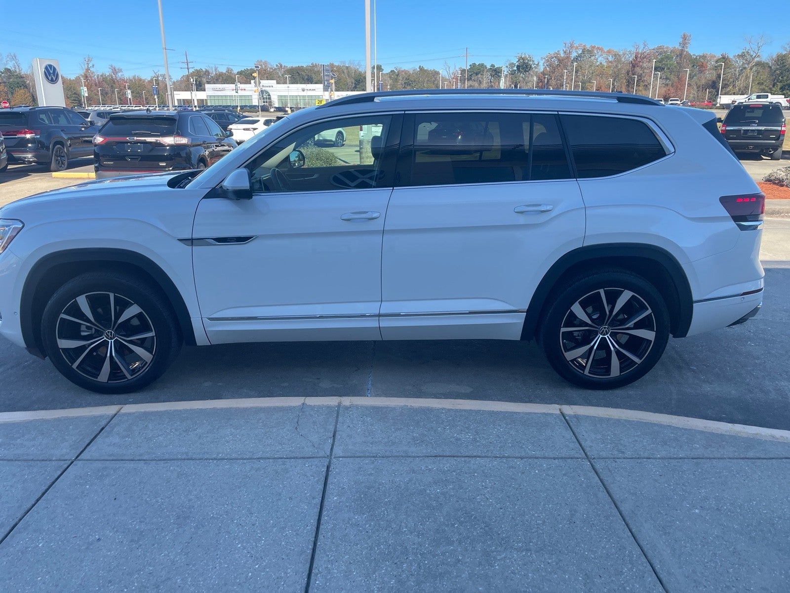 2025 Volkswagen Atlas 2.0T SEL Premium R-Line