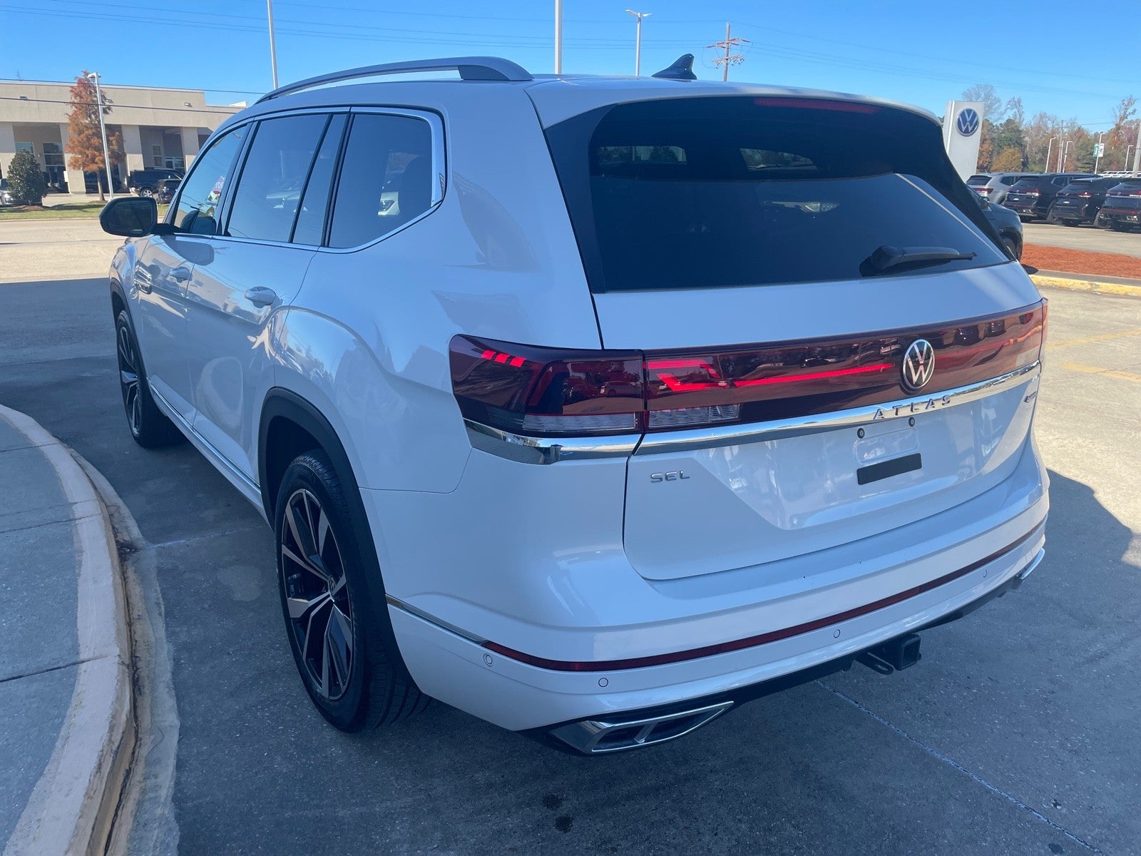 2025 Volkswagen Atlas 2.0T SEL Premium R-Line