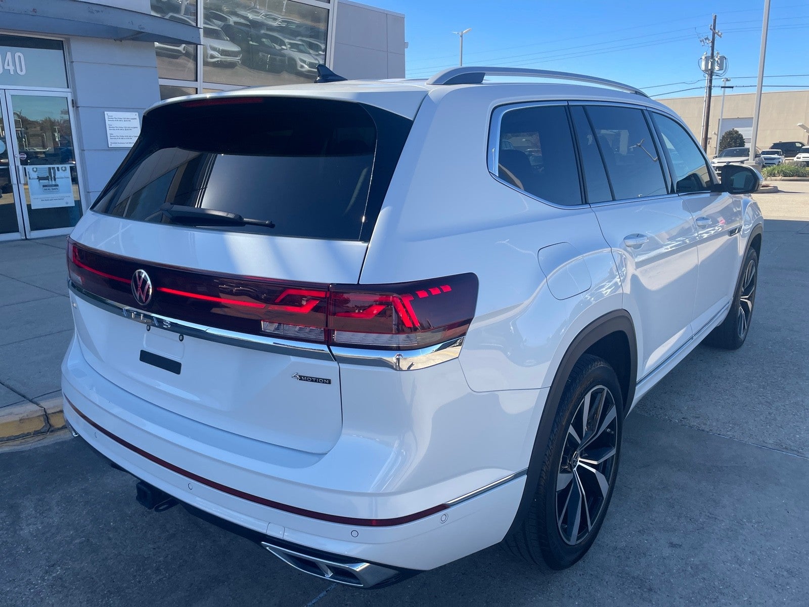 2025 Volkswagen Atlas 2.0T SEL Premium R-Line