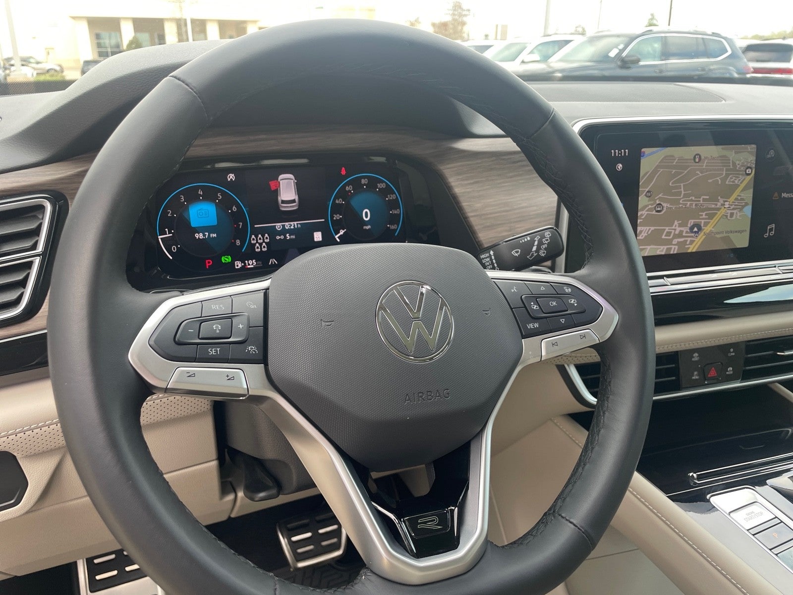 2025 Volkswagen Atlas 2.0T SEL Premium R-Line