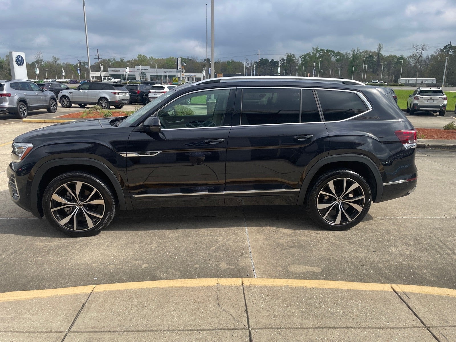 2025 Volkswagen Atlas 2.0T SEL Premium R-Line