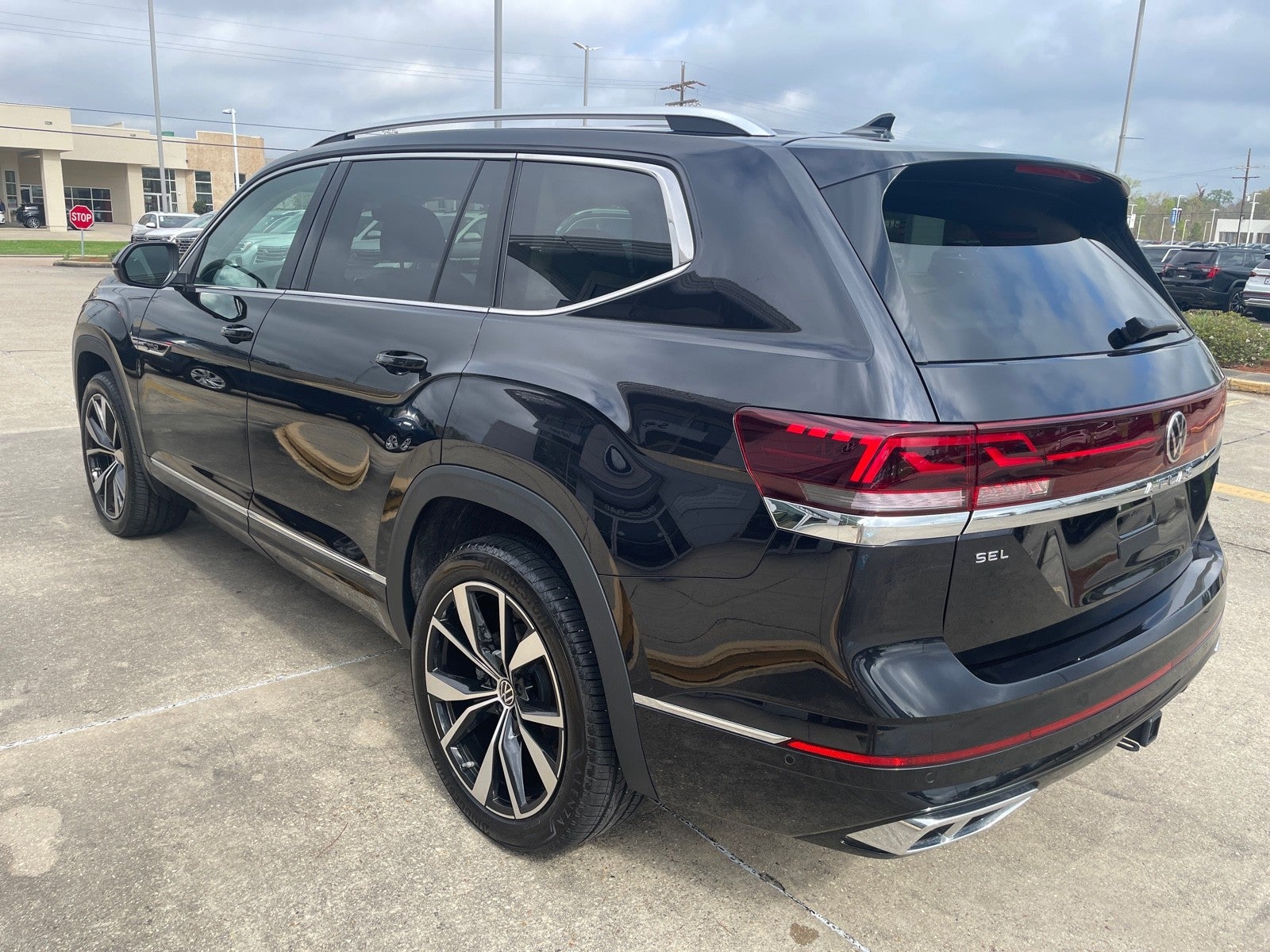 2025 Volkswagen Atlas 2.0T SEL Premium R-Line