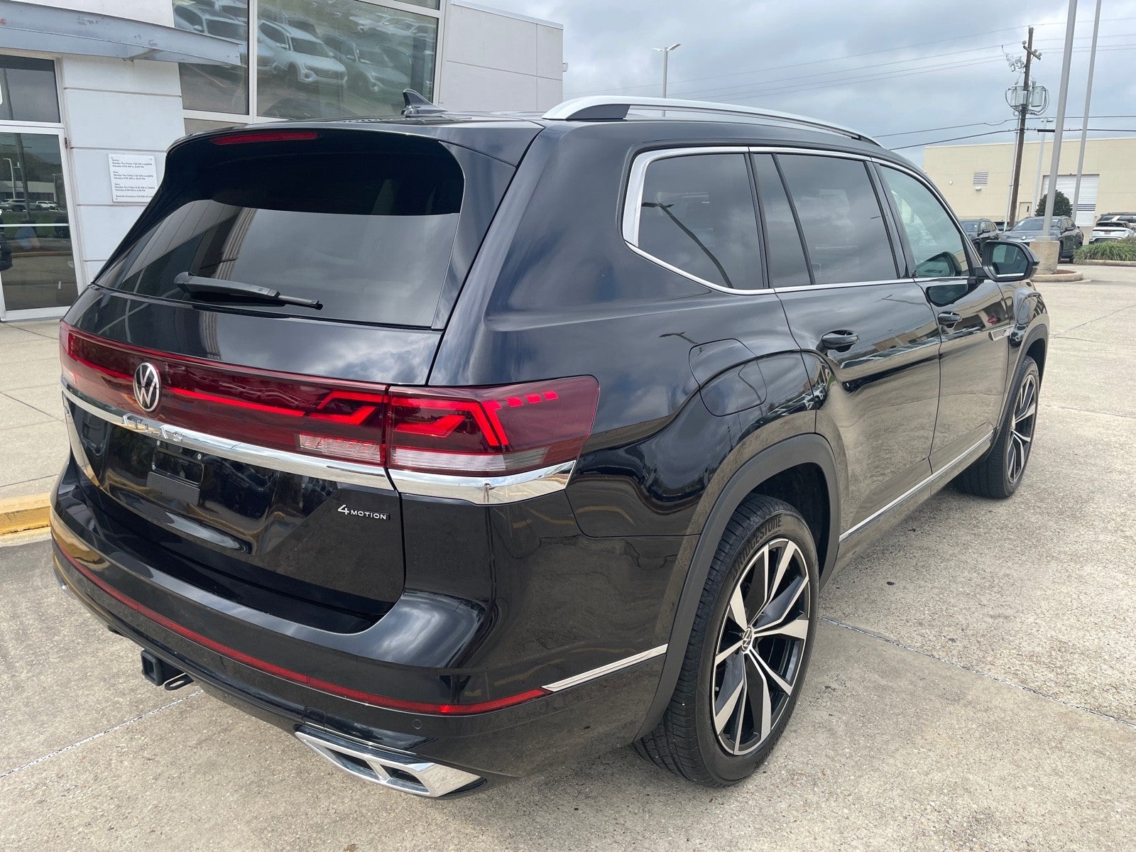 2025 Volkswagen Atlas 2.0T SEL Premium R-Line