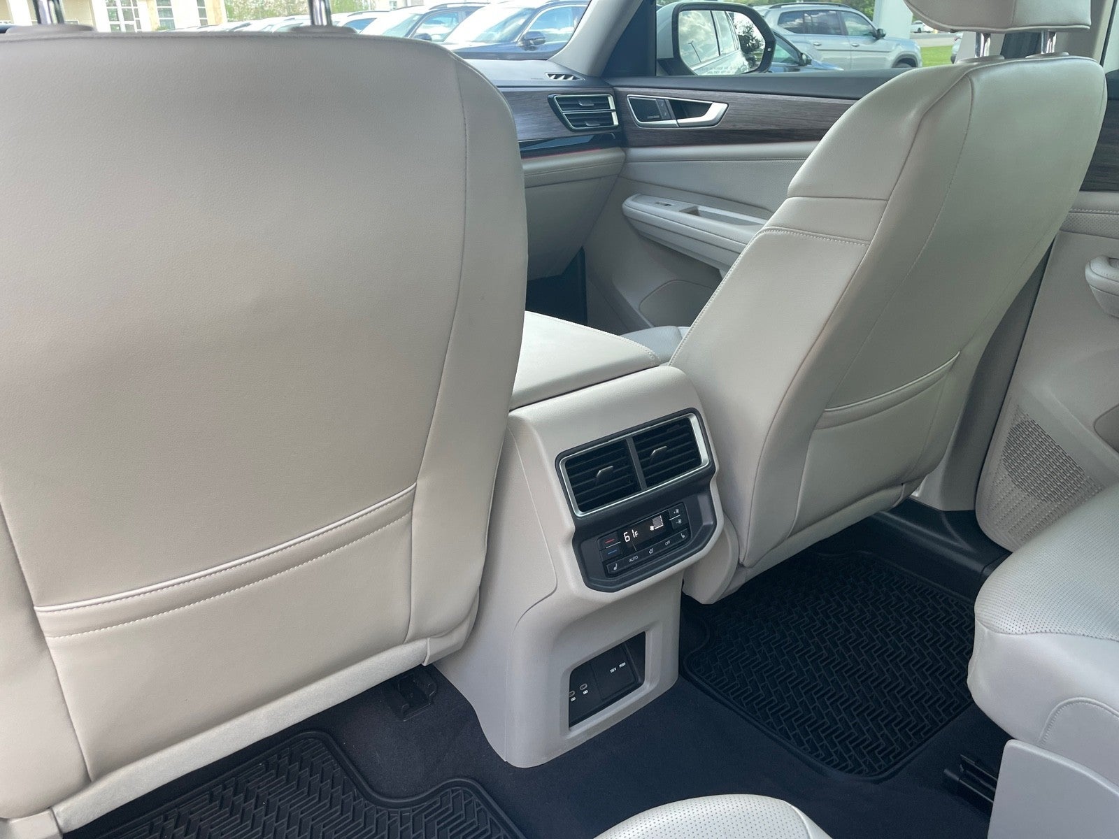 2024 Volkswagen Atlas 2.0T SEL Premium R-Line