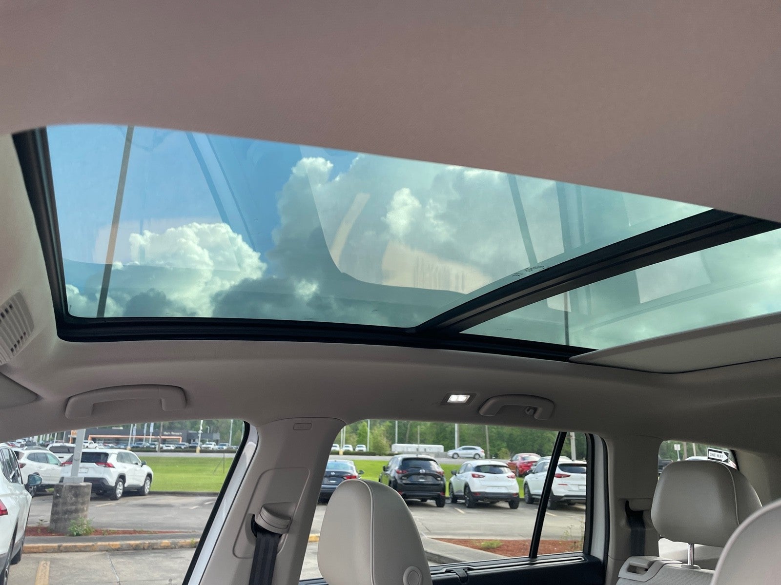 2024 Volkswagen Atlas 2.0T SEL Premium R-Line