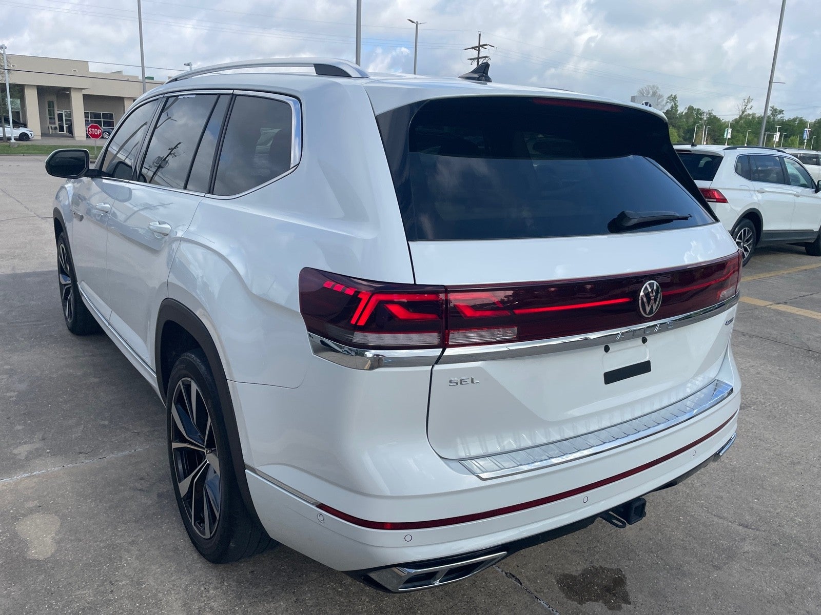 2024 Volkswagen Atlas 2.0T SEL Premium R-Line
