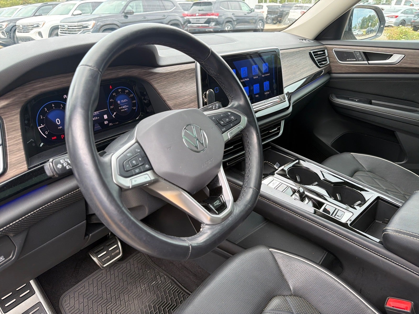 2024 Volkswagen Atlas 2.0T SEL Premium R-Line