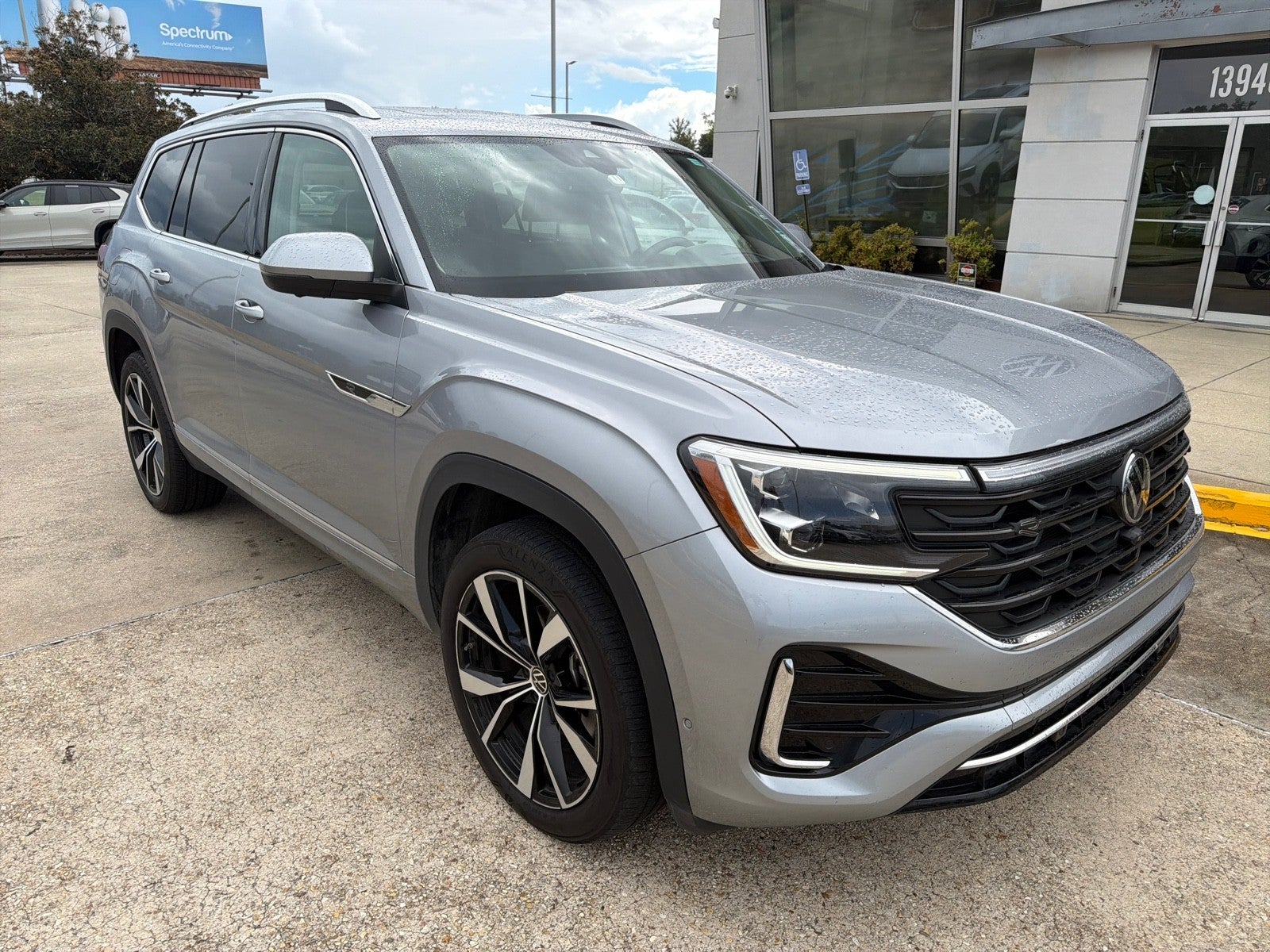 2024 Volkswagen Atlas 2.0T SEL Premium R-Line