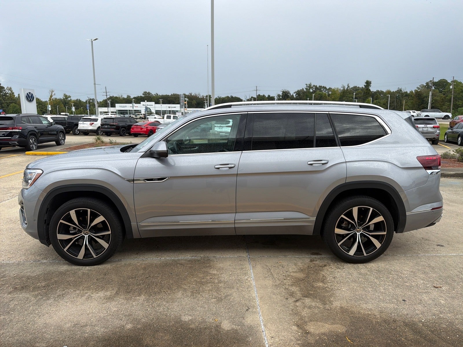2024 Volkswagen Atlas 2.0T SEL Premium R-Line
