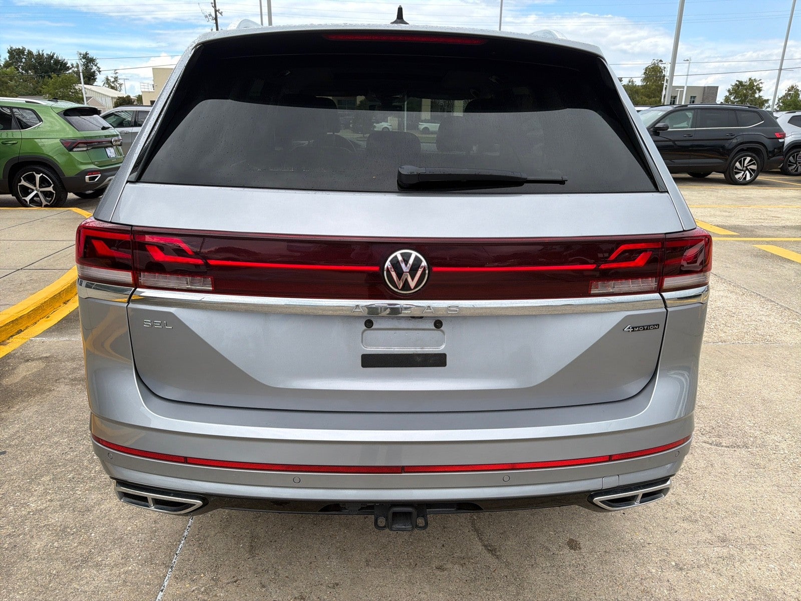 2024 Volkswagen Atlas 2.0T SEL Premium R-Line