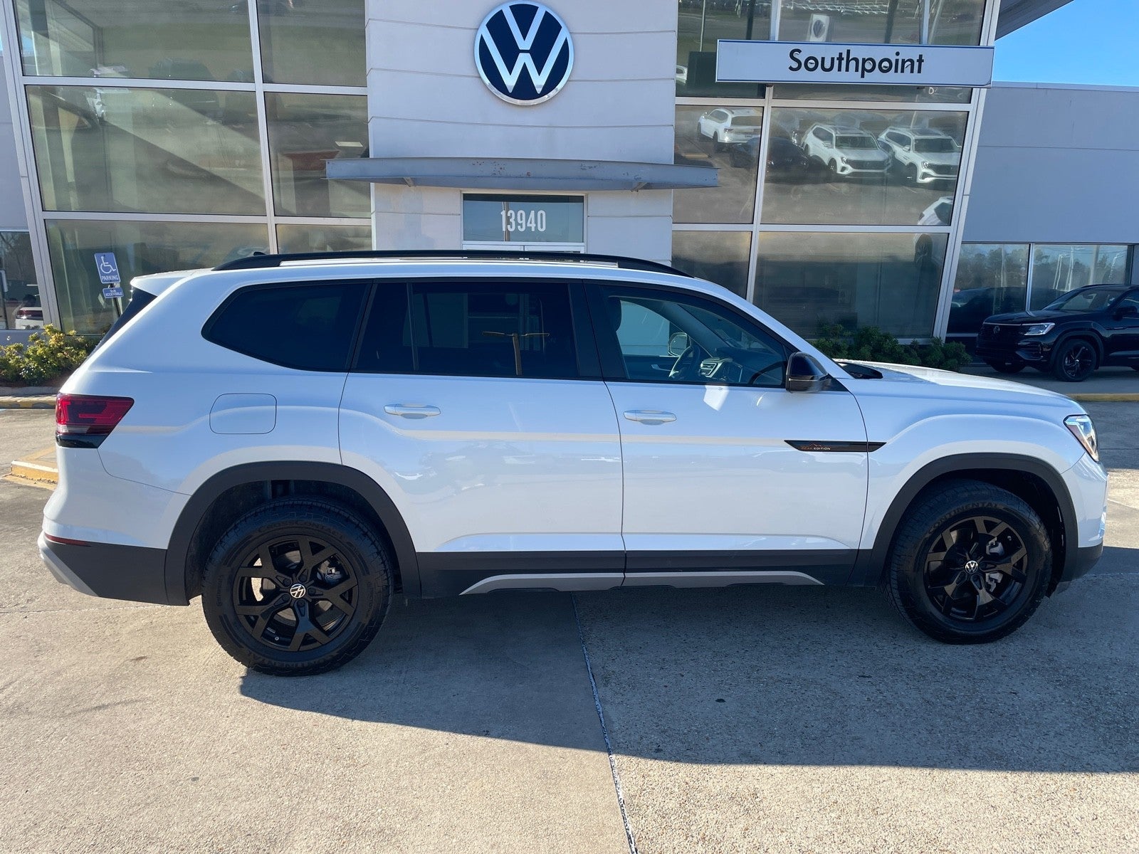 2024 Volkswagen Atlas 2.0T Peak Edition SEL