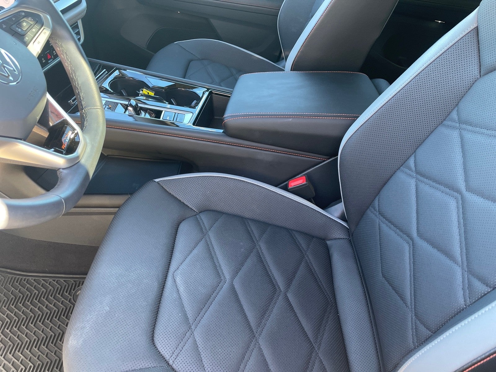 2024 Volkswagen Atlas 2.0T Peak Edition SEL