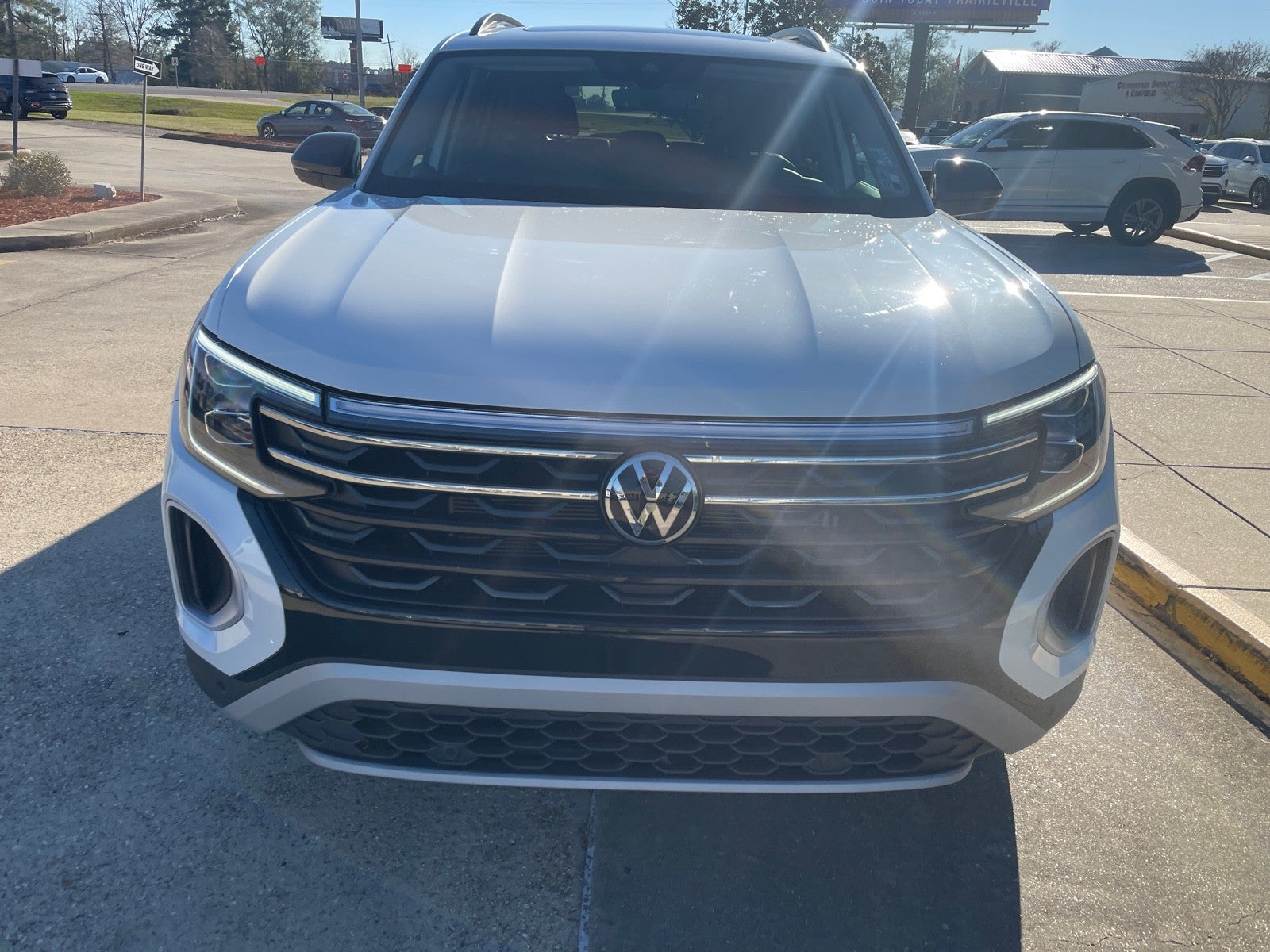 2024 Volkswagen Atlas 2.0T Peak Edition SEL