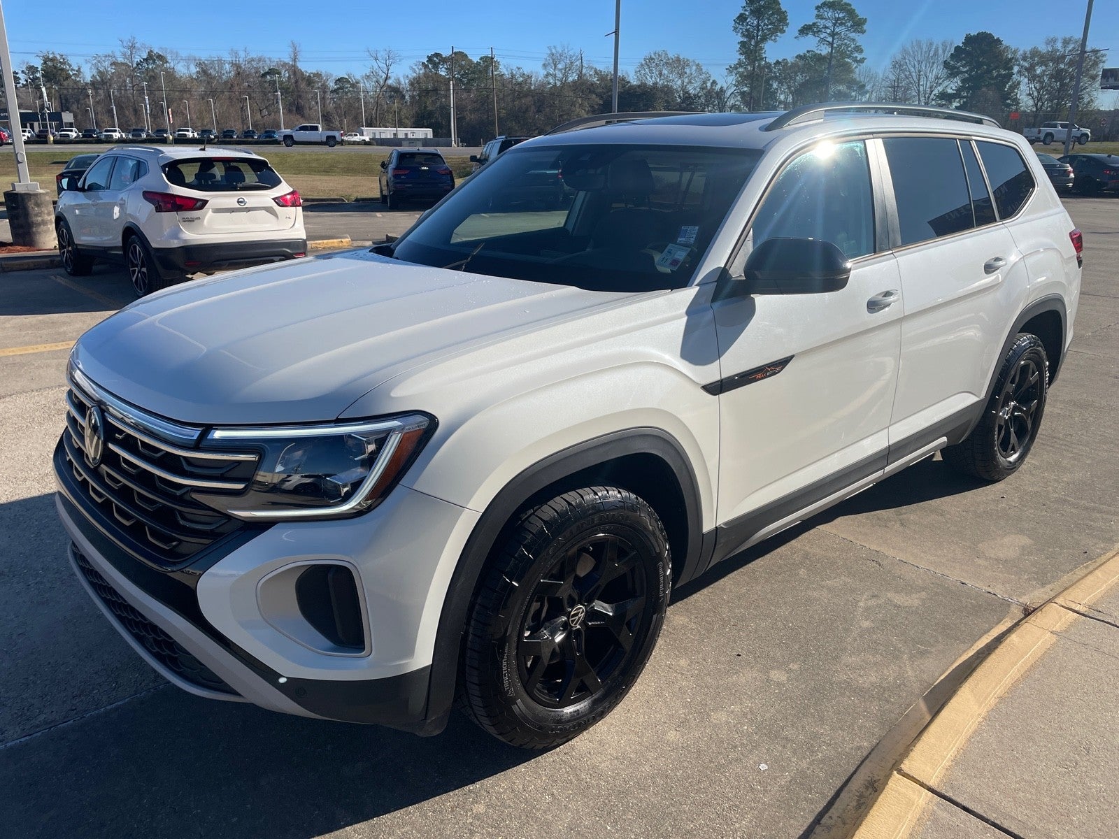 2024 Volkswagen Atlas 2.0T Peak Edition SEL