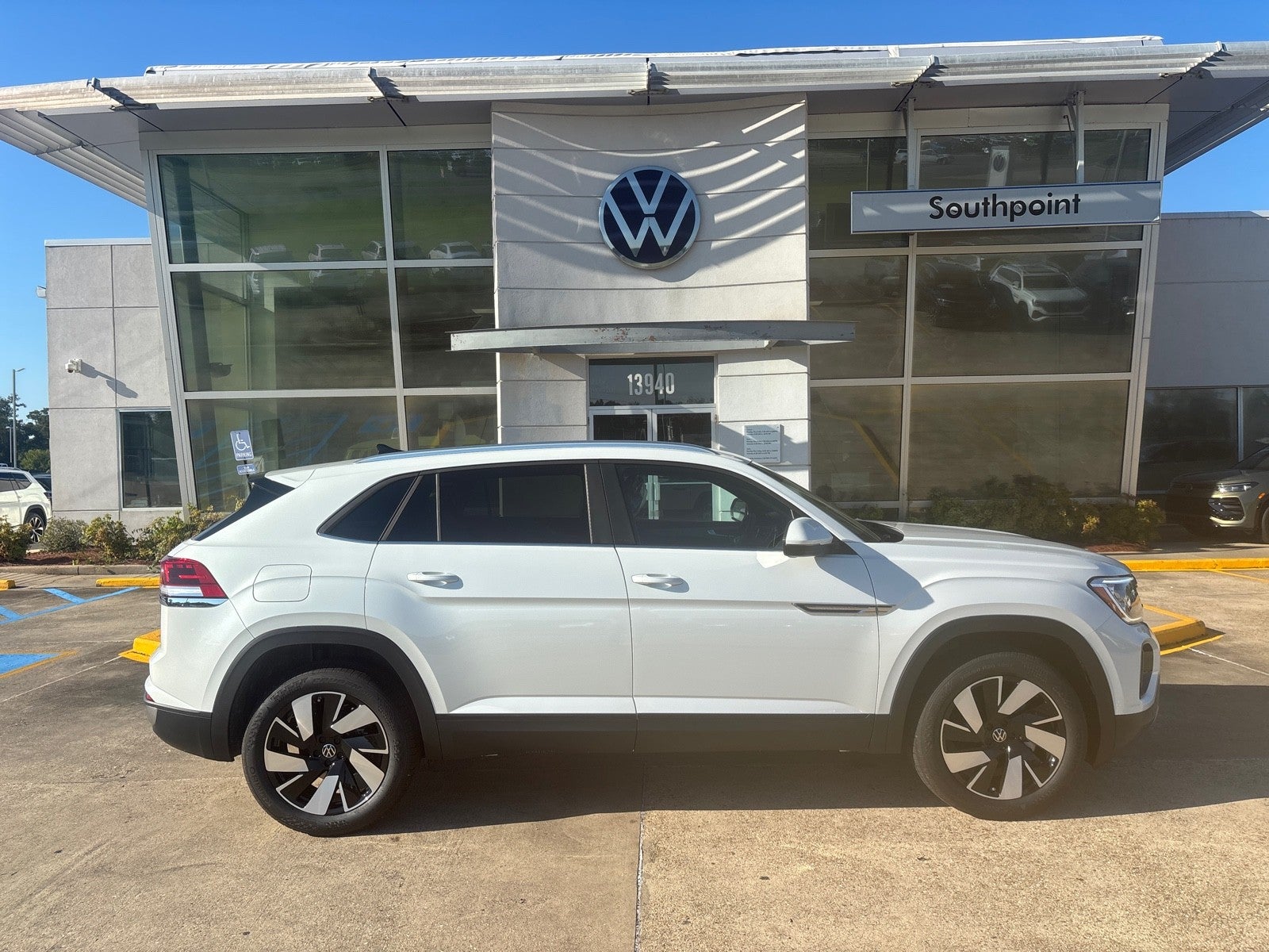 2026 Volkswagen Atlas Cross Sport 2.0T SE W/Technology