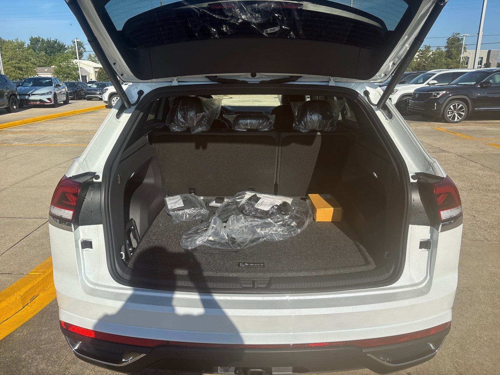 2026 Volkswagen Atlas Cross Sport 2.0T SE w/Technology