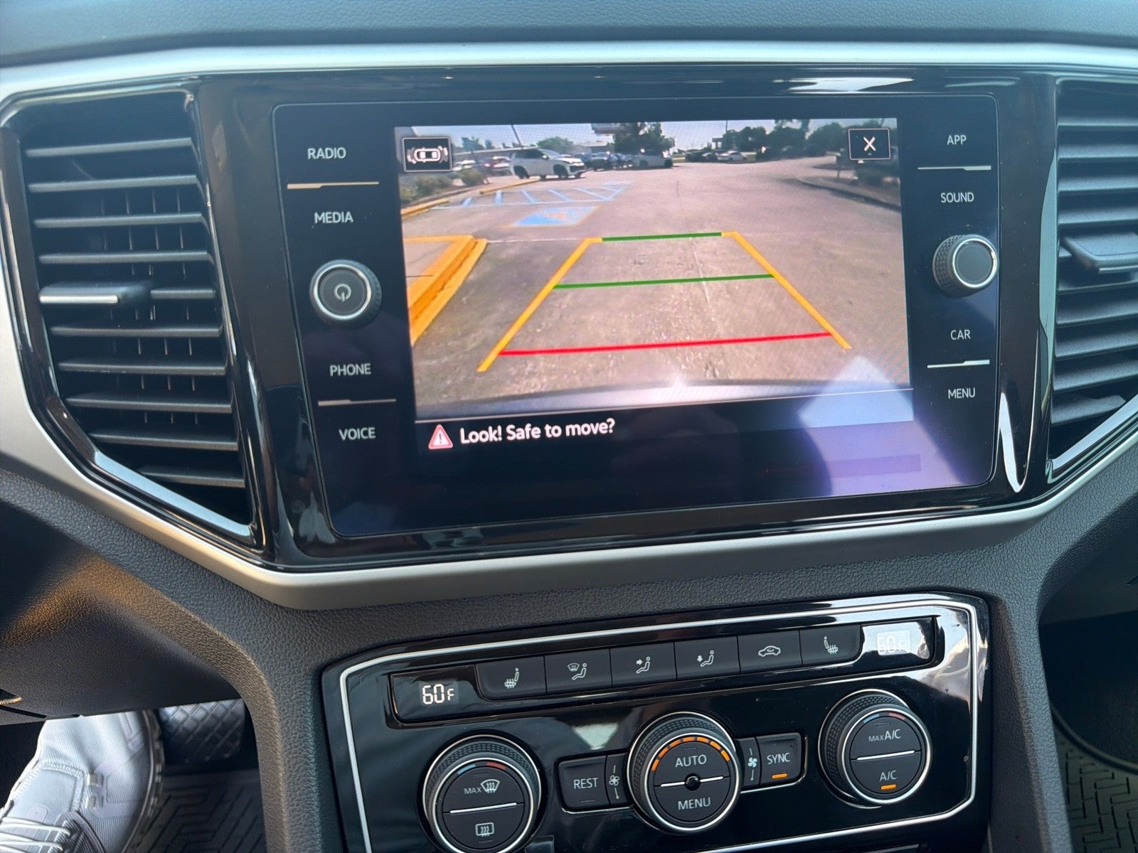 2022 Volkswagen Atlas 3.6L V6 SE w/Technology