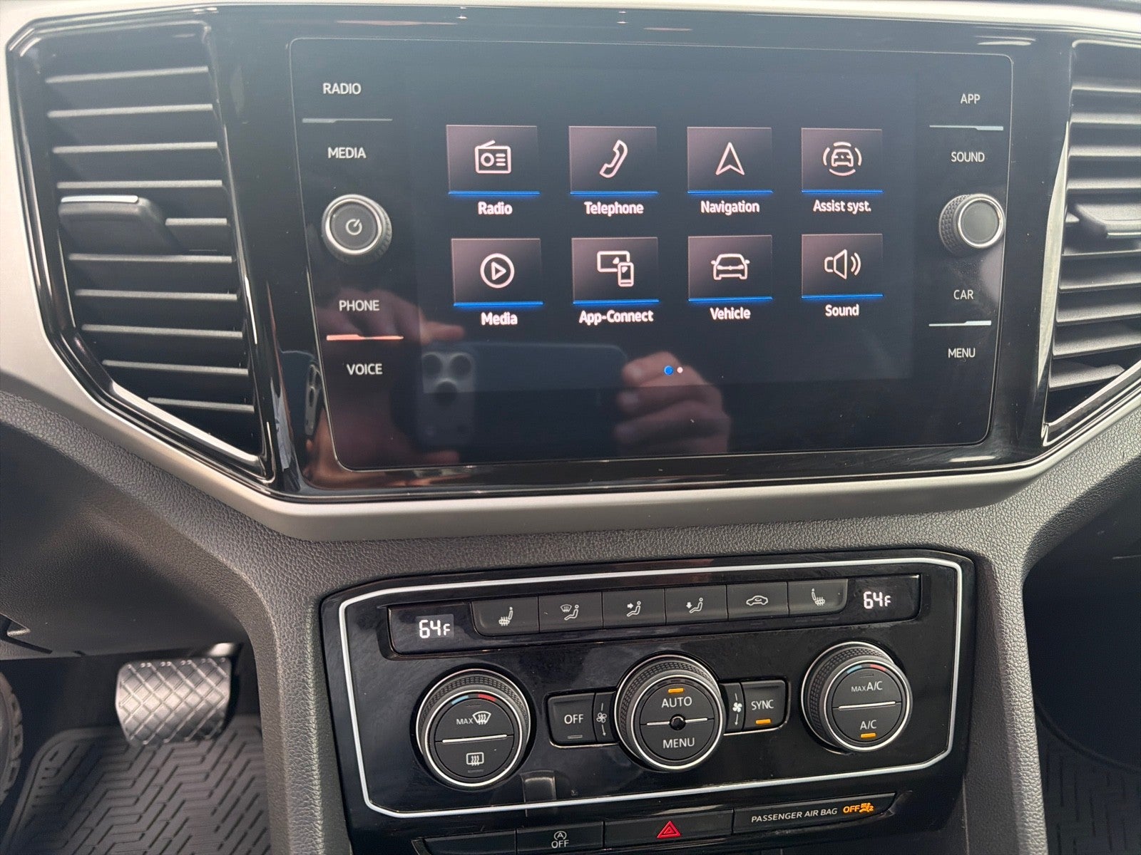2023 Volkswagen Atlas Cross Sport 2.0T SE w/Technology