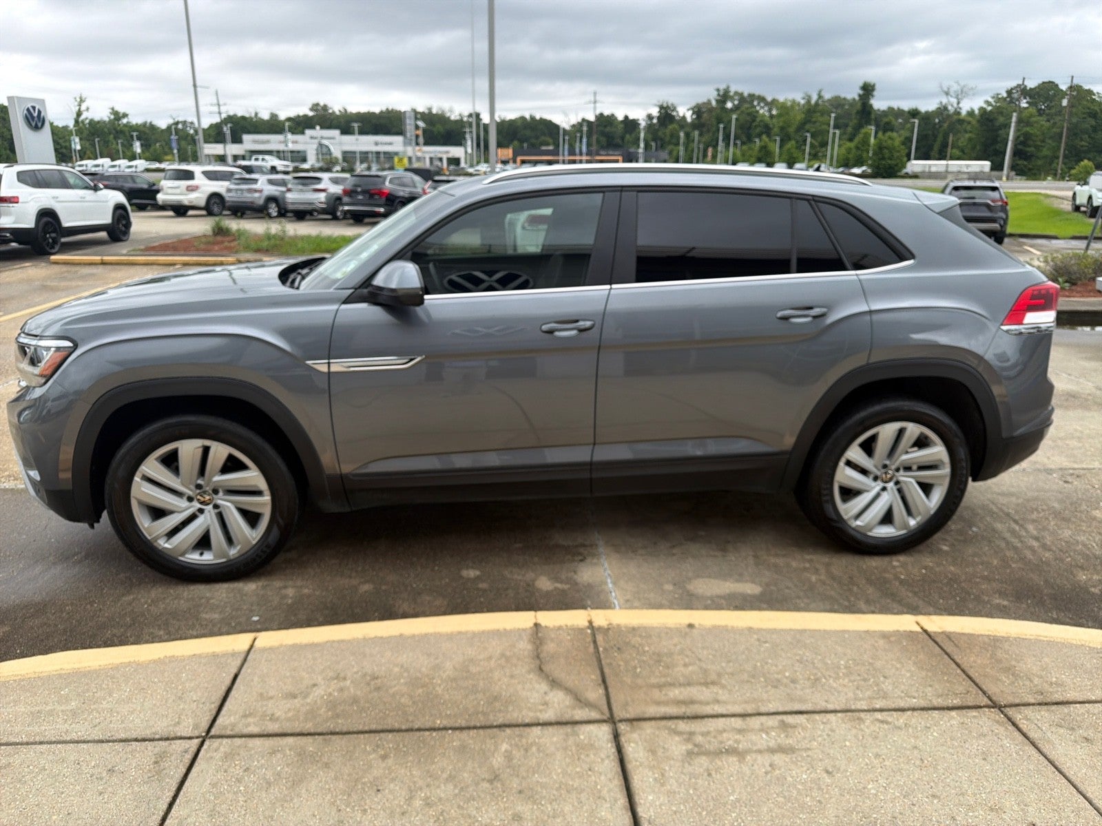 2023 Volkswagen Atlas Cross Sport 2.0T SE w/Technology