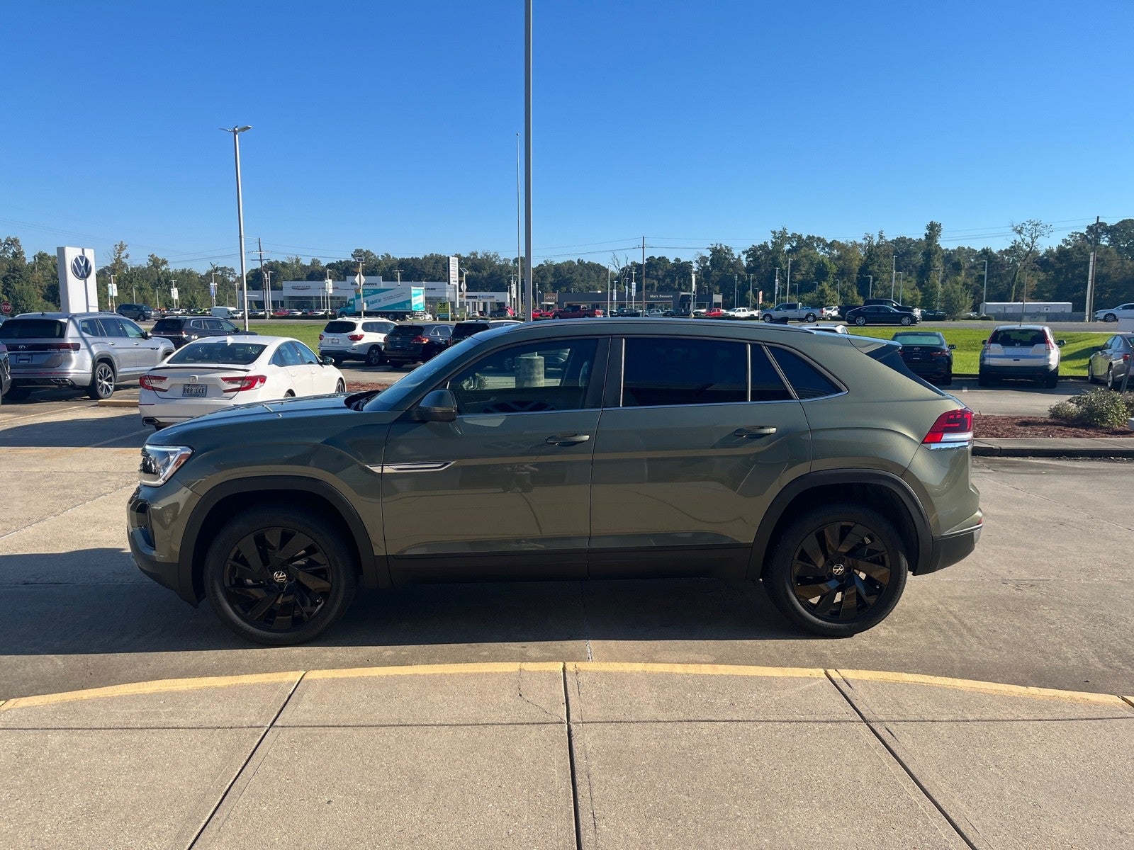 2026 Volkswagen Atlas Cross Sport 2.0T SE w/Technology