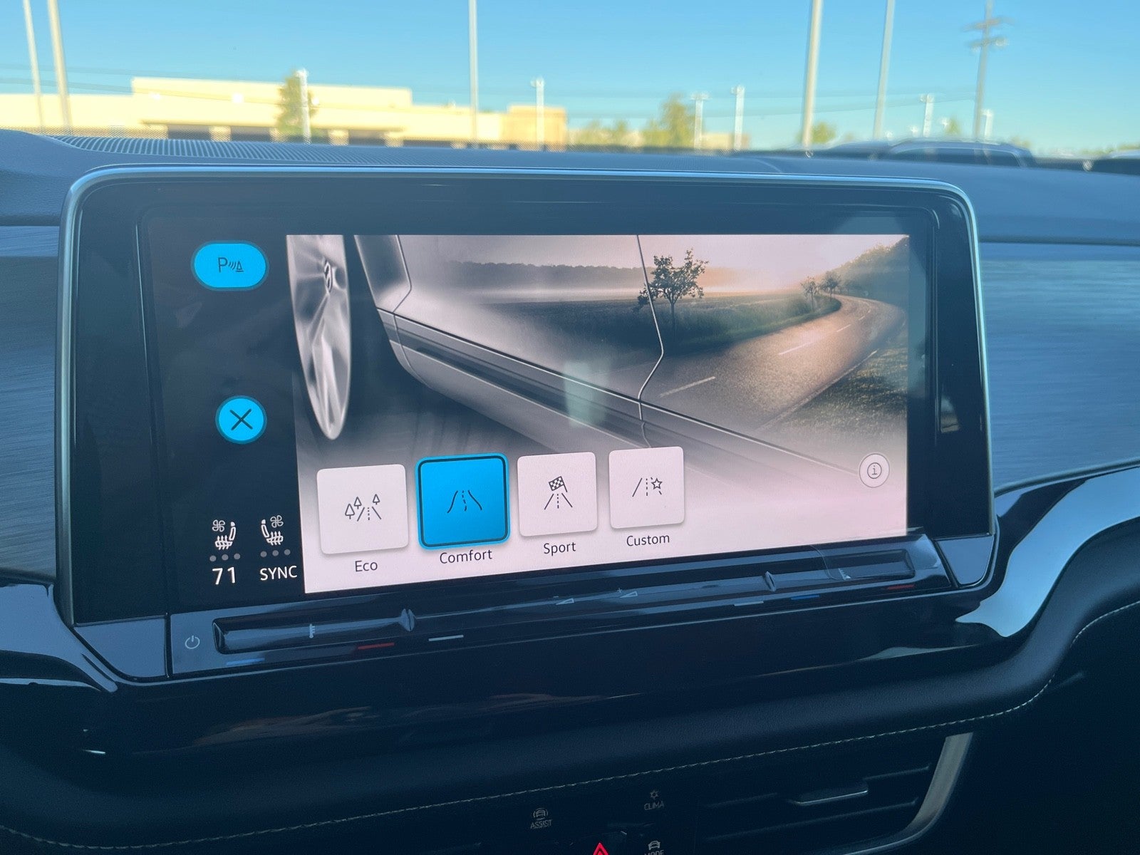 2026 Volkswagen Atlas Cross Sport 2.0T SE w/Technology