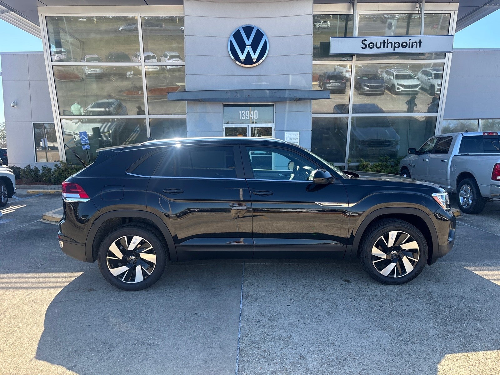 2026 Volkswagen Atlas Cross Sport 2.0T SE w/Technology
