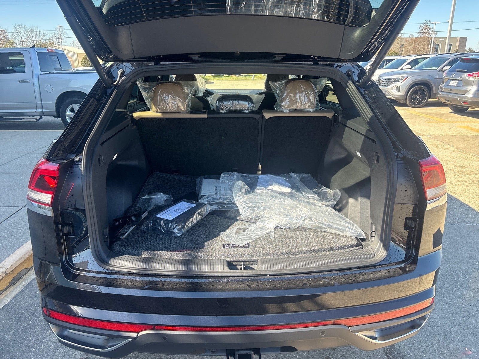 2026 Volkswagen Atlas Cross Sport 2.0T SE w/Technology