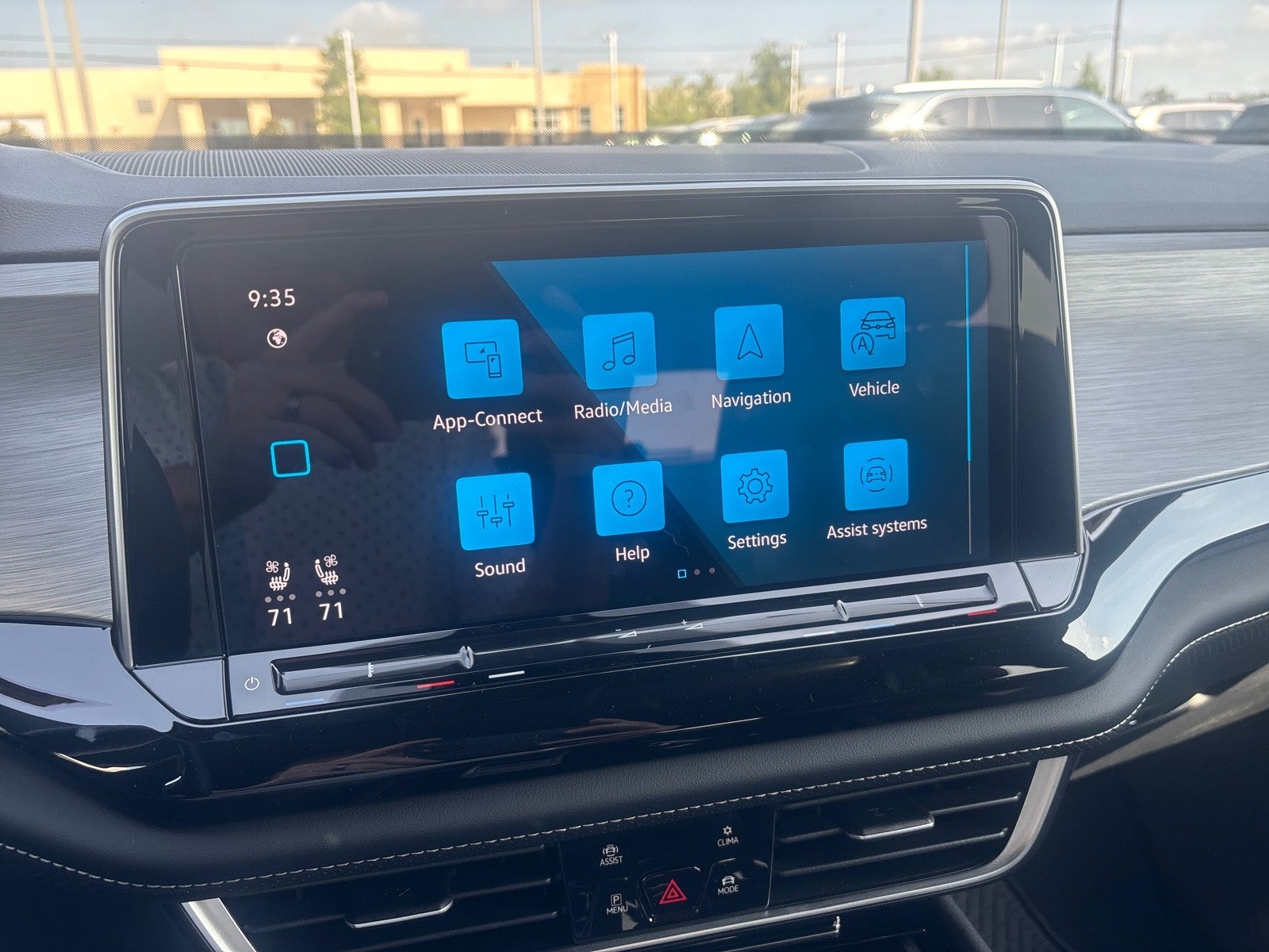 2026 Volkswagen Atlas Cross Sport 2.0T SE w/Technology