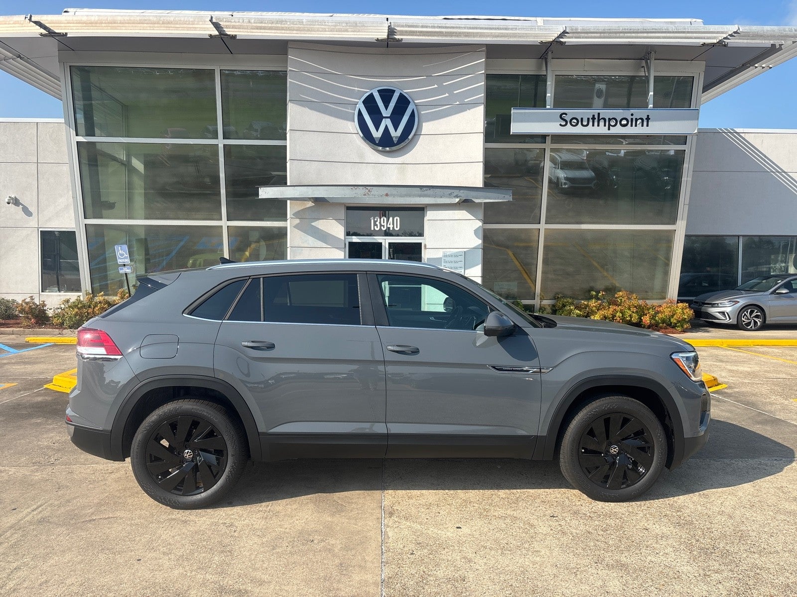 2026 Volkswagen Atlas Cross Sport 2.0T SE w/Technology