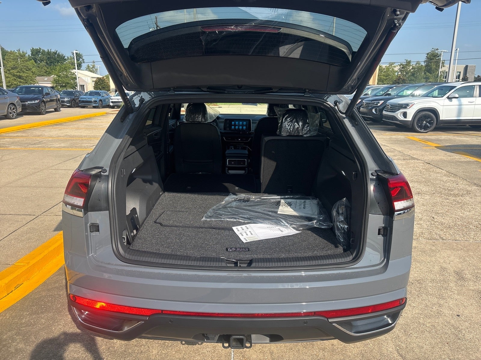 2026 Volkswagen Atlas Cross Sport 2.0T SE w/Technology