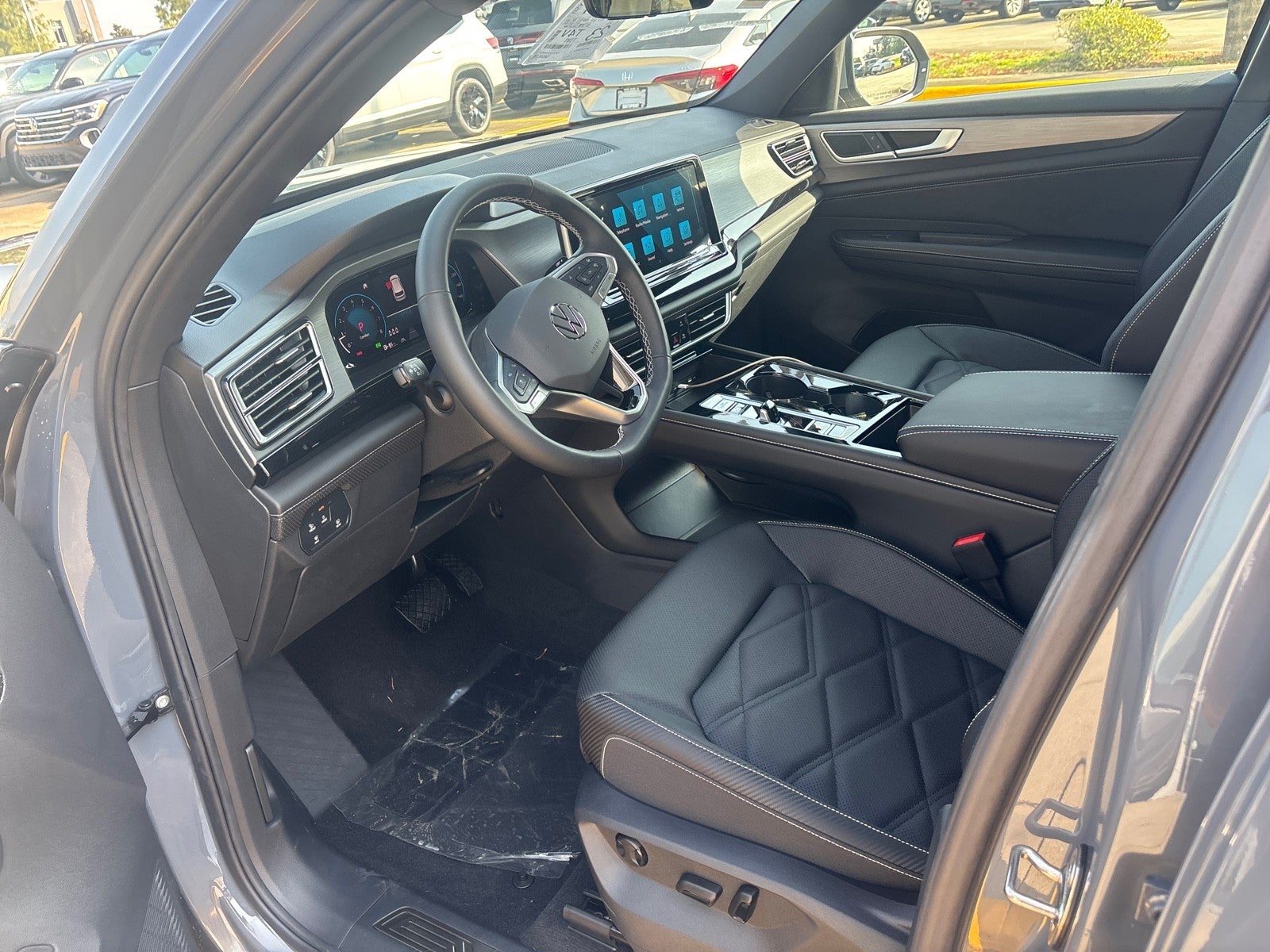 2026 Volkswagen Atlas Cross Sport 2.0T SE w/Technology