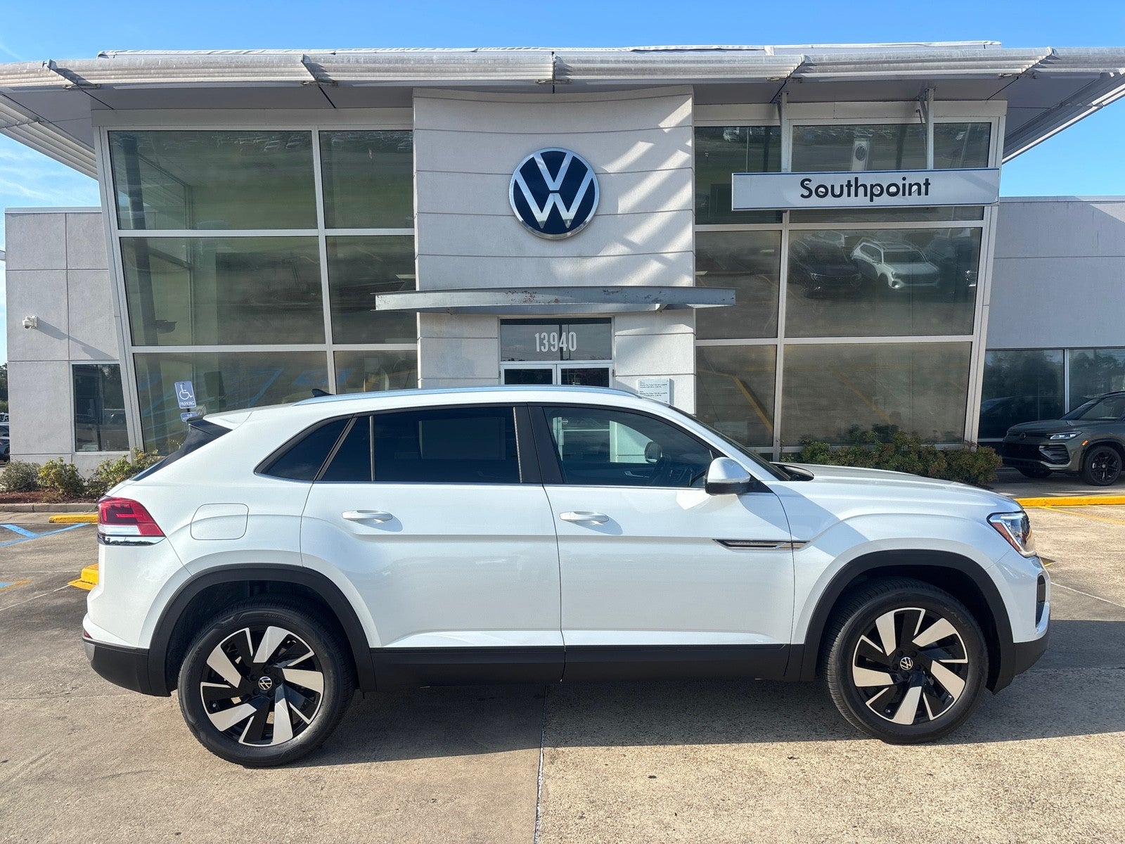 2026 Volkswagen Atlas Cross Sport 2.0T SE w/Technology
