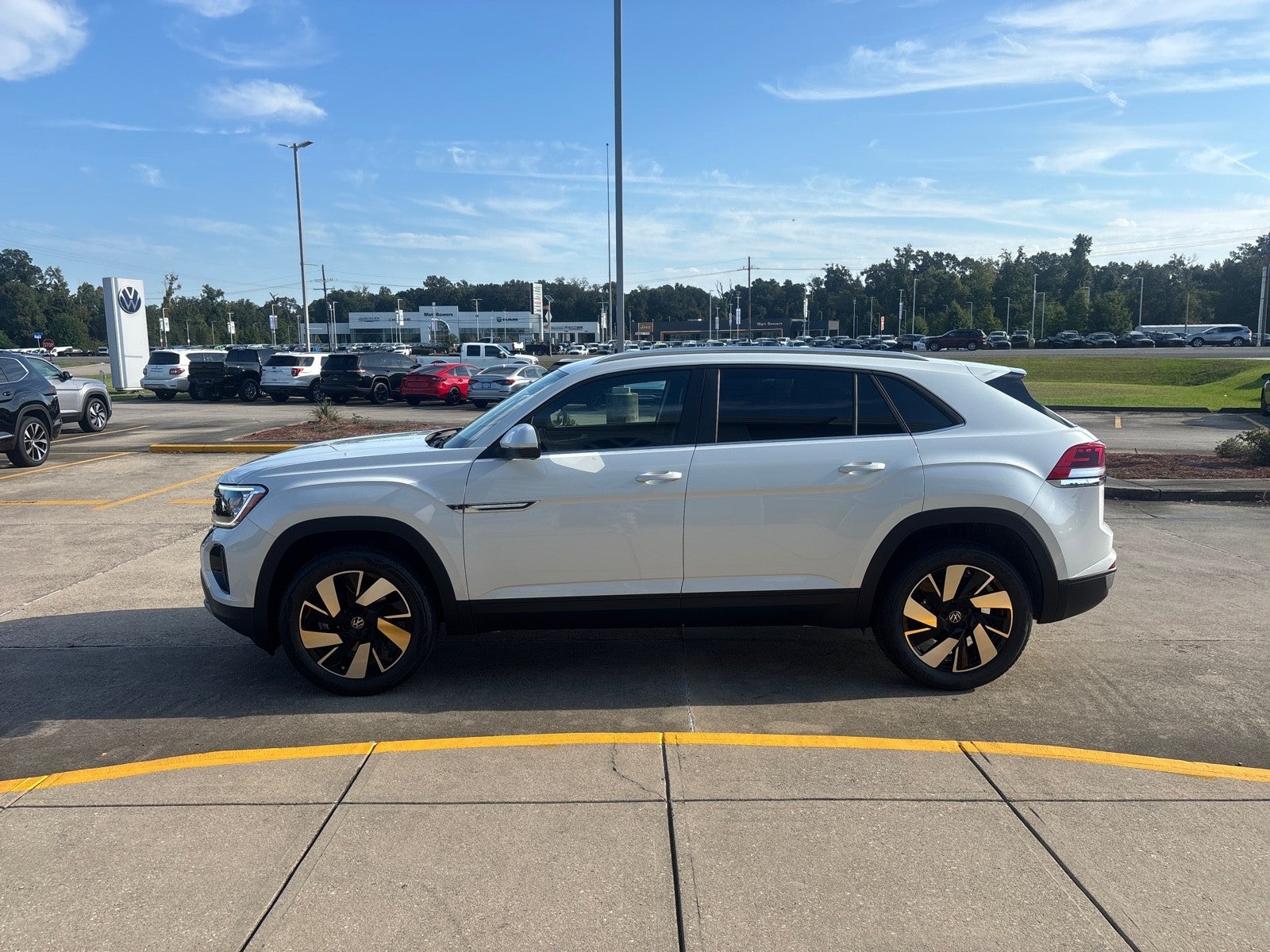 2026 Volkswagen Atlas Cross Sport 2.0T SE w/Technology