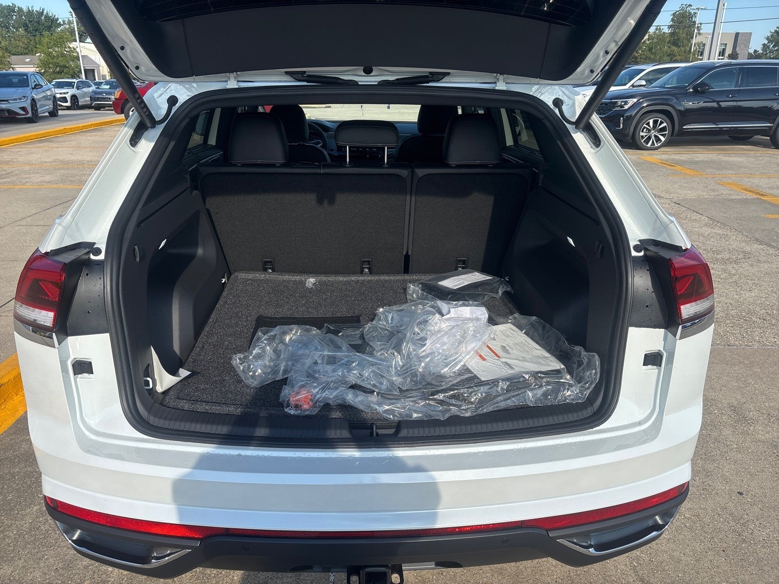 2026 Volkswagen Atlas Cross Sport 2.0T SE w/Technology