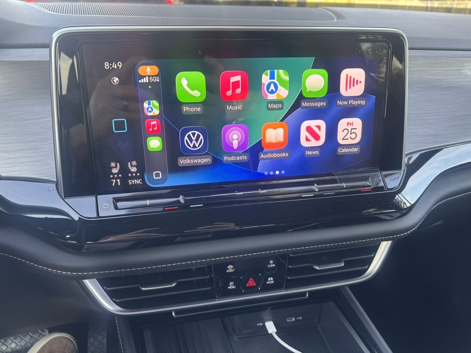 2026 Volkswagen Atlas Cross Sport 2.0T SE w/Technology