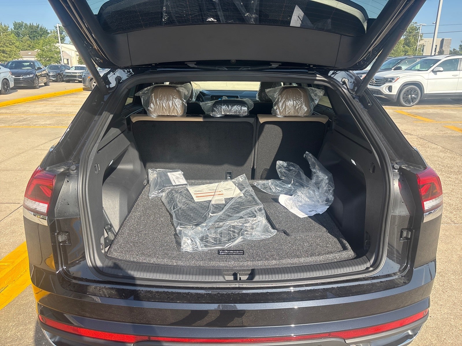 2026 Volkswagen Atlas Cross Sport 2.0T SE w/Technology