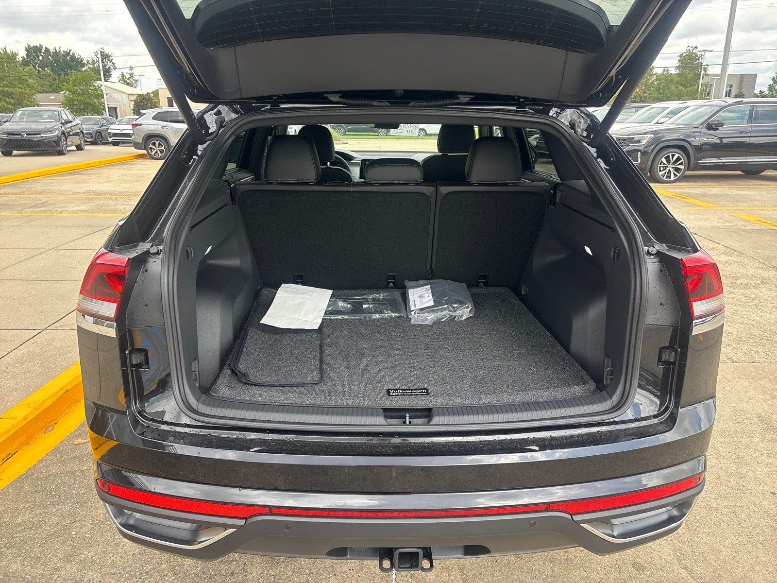 2026 Volkswagen Atlas Cross Sport 2.0T SE w/Technology