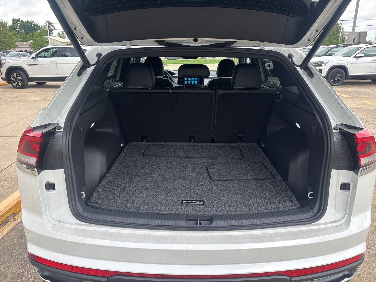 2026 Volkswagen Atlas Cross Sport 2.0T SE w/Technology
